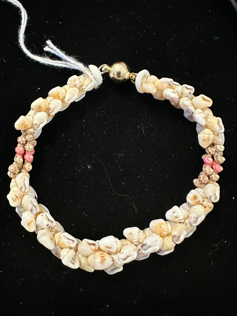 Ni'ihau Momi and Kahelelani Shell Kipona Style 8 1/4" Bracelet