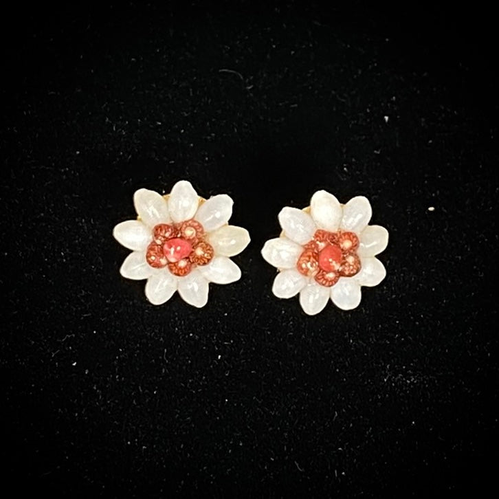 Ni'ihau Kahelelani māku‘e, Kahelelani ‘ula‘ula, and White Trivia Oryza Shell Flower Earrings