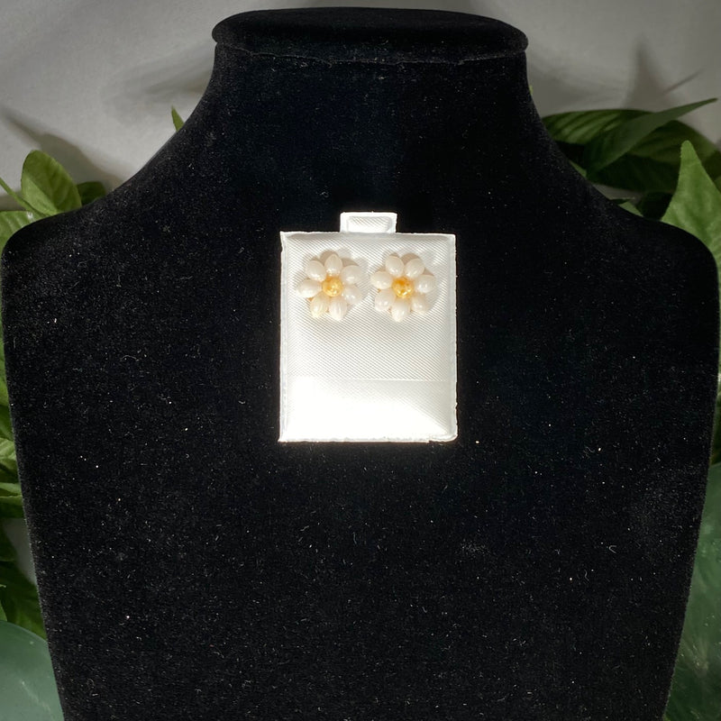 Ni'ihau Kahelelani Kāmoa Lenalena and White Trivia Oryza Shell Flower Earrings