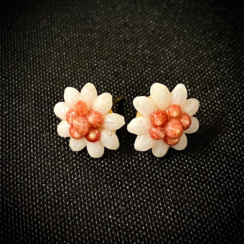 Ni'ihau Kahelelani ‘Ula‘ula and White Trivia Oryza Shell Flower Earrings