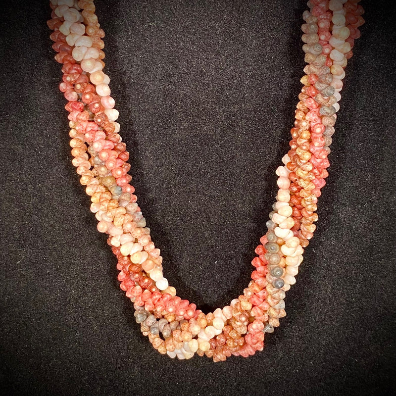Kaua'i Kahelelani Shell 6-Strand Lei